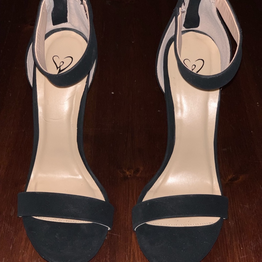 Super cute mini platform open toe heels